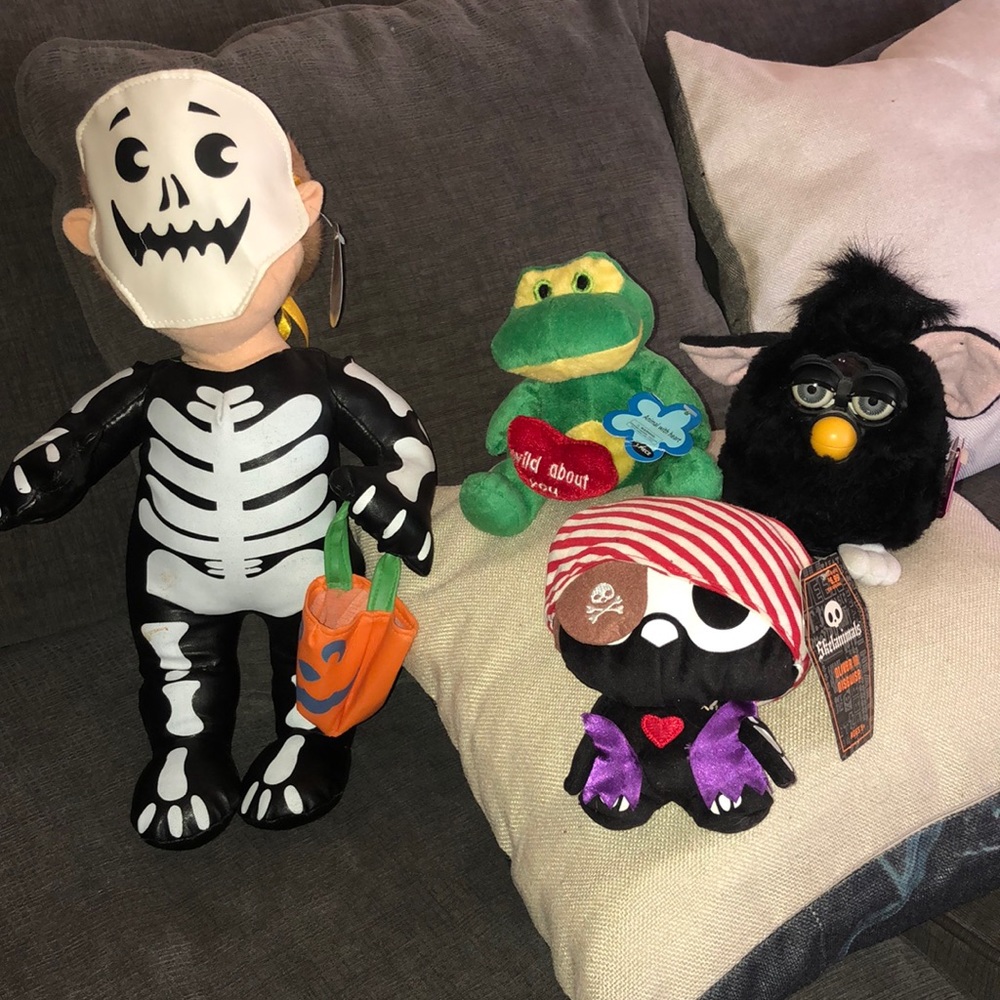 halloween bundle,EUC, had this in display ONLY,FUN